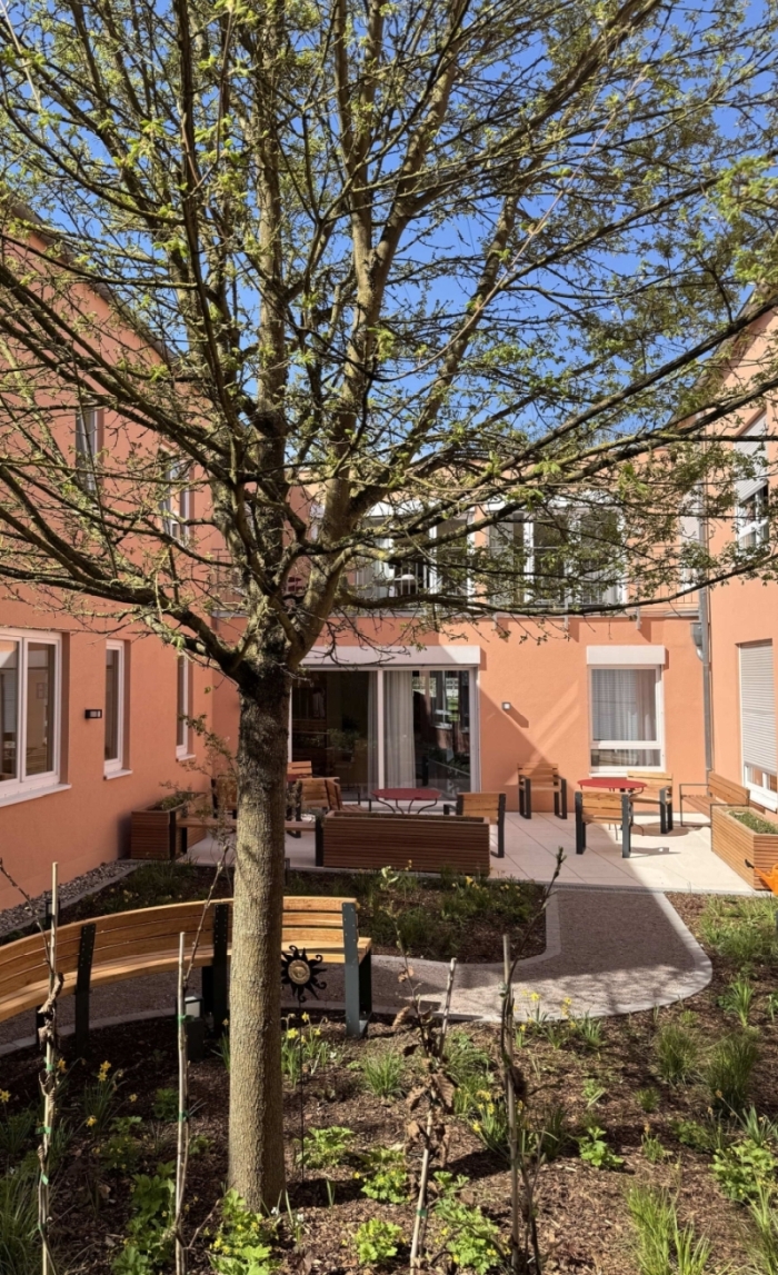 Außenbereich Seniorenresidenz am Wettersbach Außenbereich Seniorenresidenz am Wettersbach