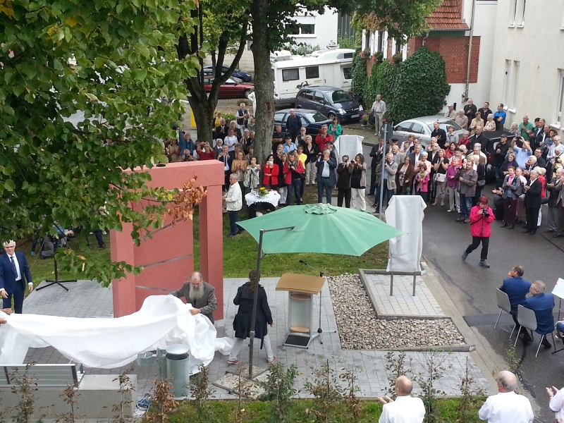 Das Waldenserdenkmal wird enthüllt Das Waldenserdenkmal wird enthüllt